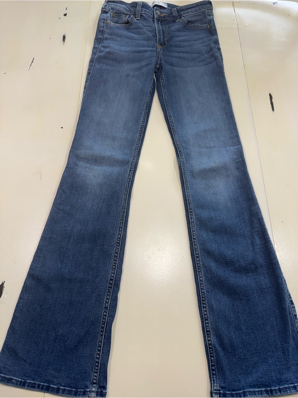 Hollister Mid-Rise Bootcut Jeans - Medium Wash (W26 Long / 2L)